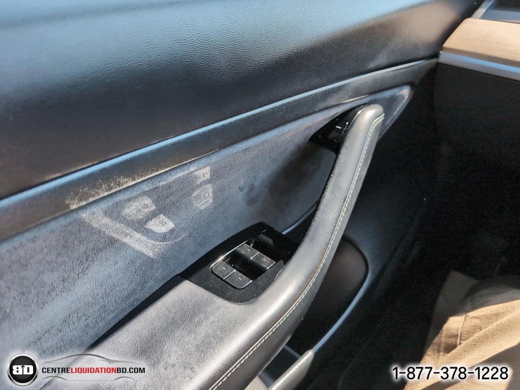 2020 Tesla MODEL 3 Standard Range Plus in Granby, Quebec - 15 - w1024h768px
