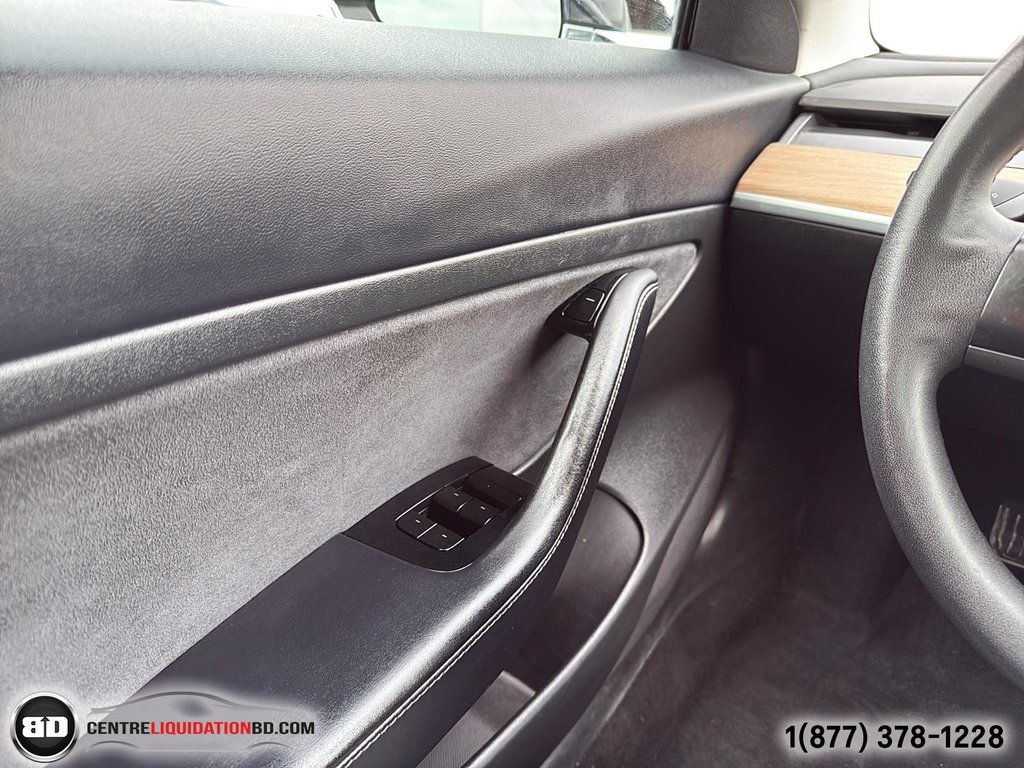 2020 Tesla Model 3 Standard Range Plus in Granby, Quebec - 18 - w1024h768px