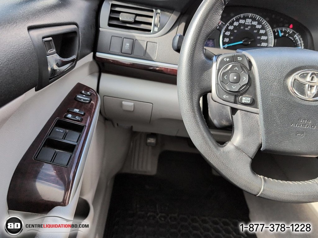 2012 Toyota Camry XLE V6 in Granby, Quebec - 16 - w1024h768px