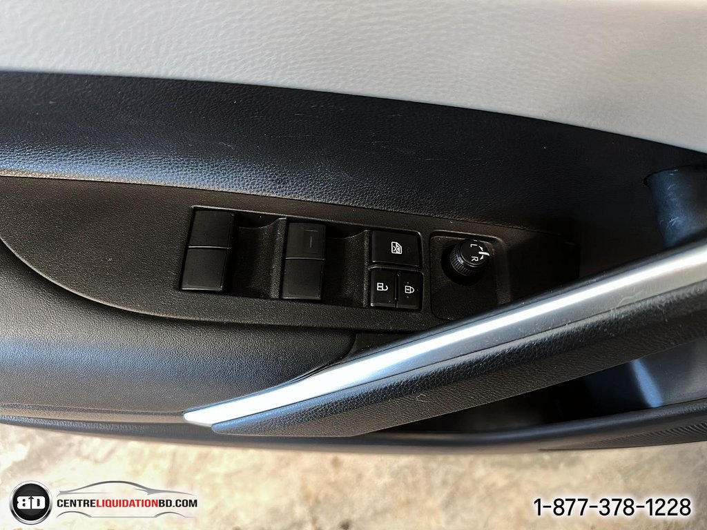 Toyota COROLLA CROSS  2022 à Granby, Québec - 14 - w1024h768px