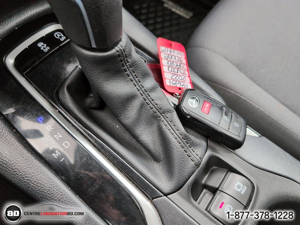 2022 Toyota COROLLA CROSS LE in Granby, Quebec - 20 - w1024h768px