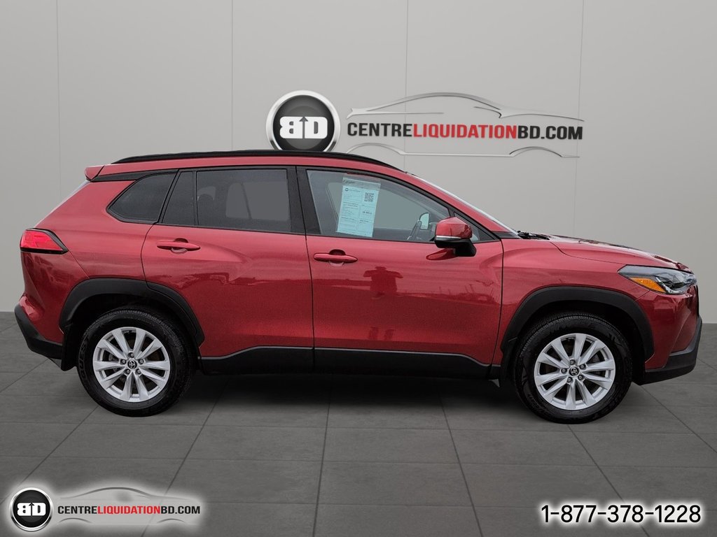 2022 Toyota COROLLA CROSS LE in Granby, Quebec - 4 - w1024h768px