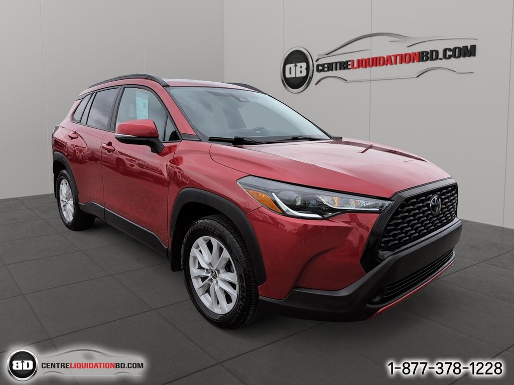 2022 Toyota COROLLA CROSS LE in Granby, Quebec - 3 - w1024h768px
