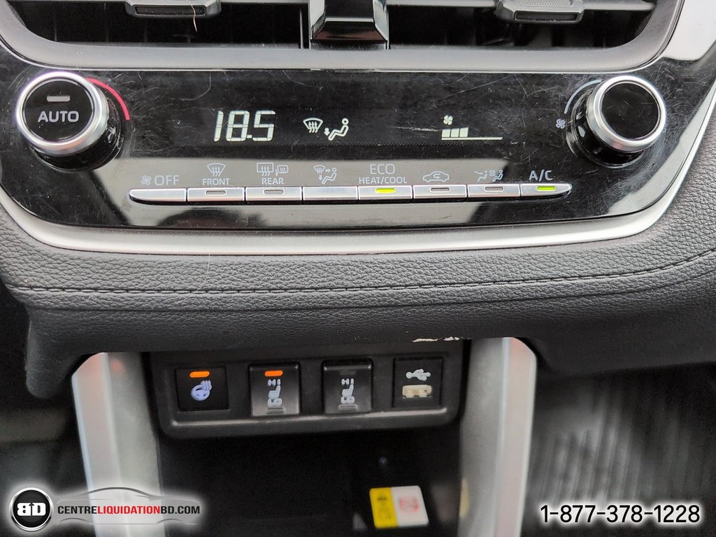 2022 Toyota COROLLA CROSS LE in Granby, Quebec - 21 - w1024h768px