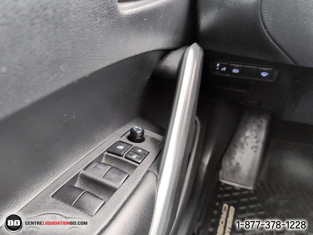 2022 Toyota COROLLA CROSS LE in Granby, Quebec - 16 - w1024h768px