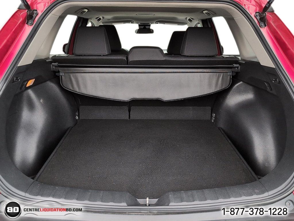 2022 Toyota COROLLA CROSS LE in Granby, Quebec - 11 - w1024h768px