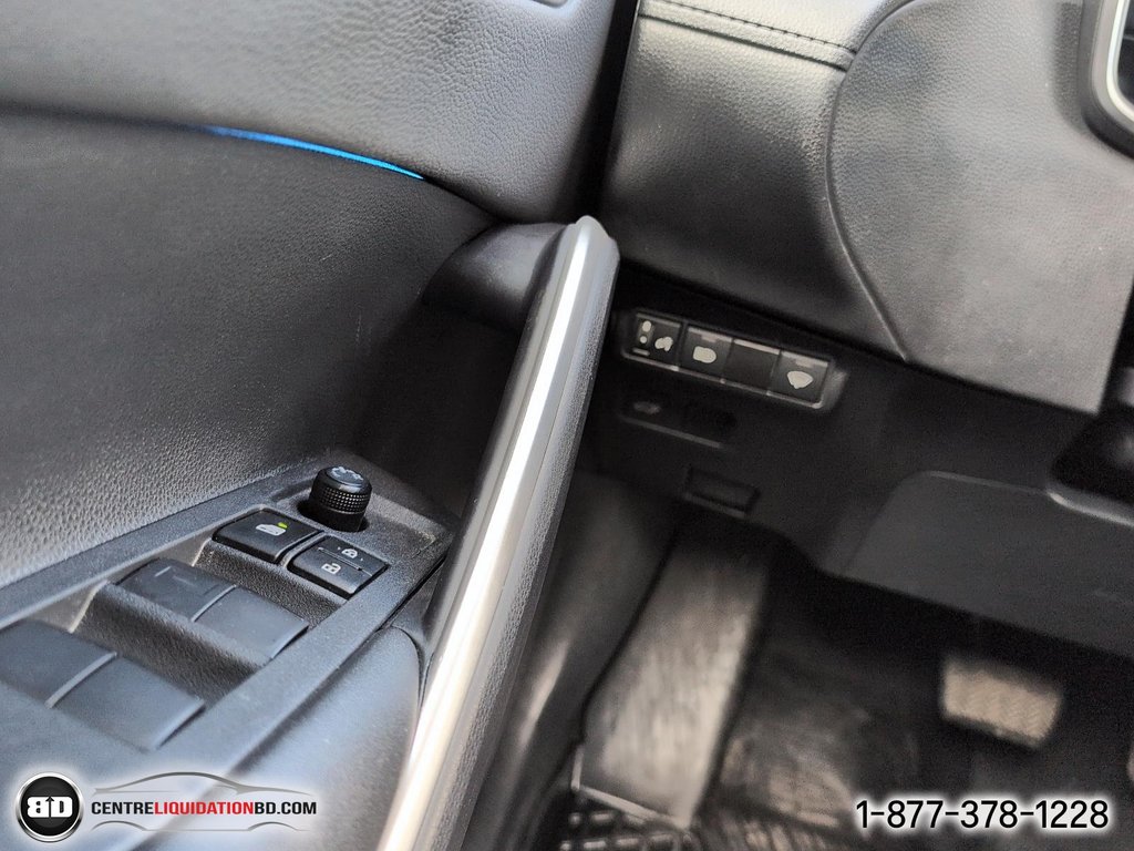 Toyota COROLLA CROSS XLE AWD 2023 à Granby, Québec - 14 - w1024h768px