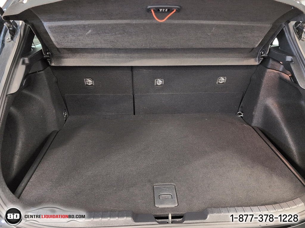 Toyota Corolla Hatchback SE (BAS KM) 2019 à Granby, Québec - 11 - w1024h768px