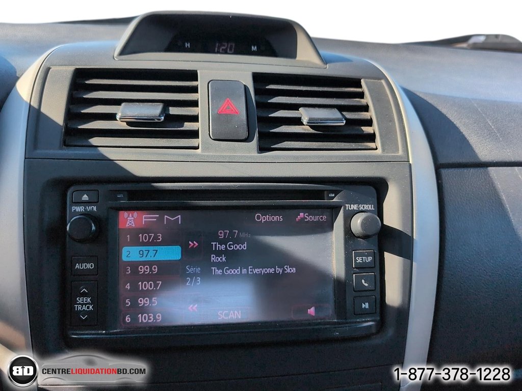 2013 Toyota Corolla in Granby, Quebec - 19 - w1024h768px