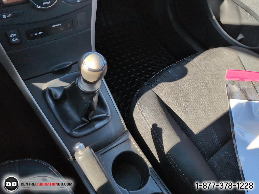 2013 Toyota Corolla in Granby, Quebec - 21 - w1024h768px