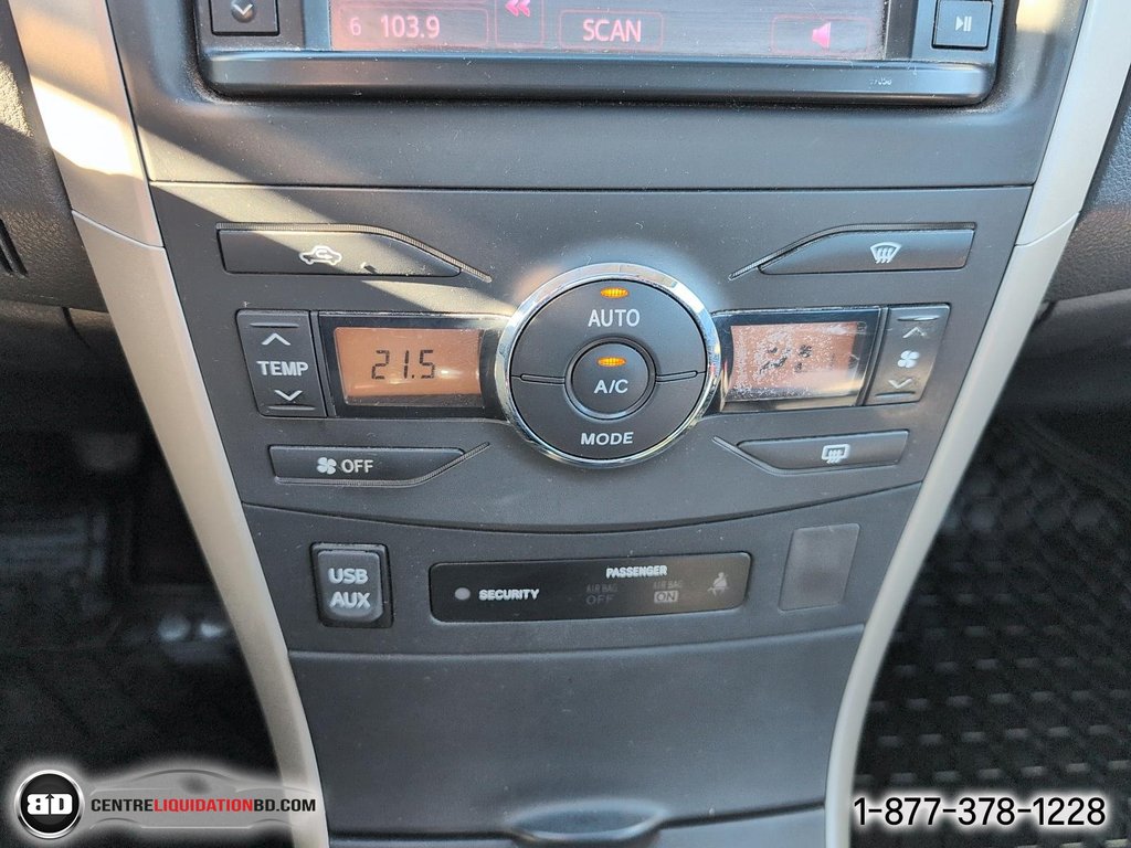 2013 Toyota Corolla in Granby, Quebec - 20 - w1024h768px