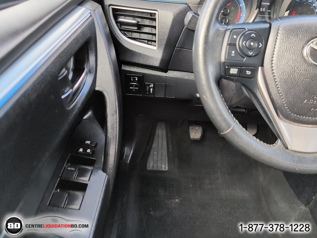 2015 Toyota Corolla S MANUELLE in Granby, Quebec - 16 - w1024h768px