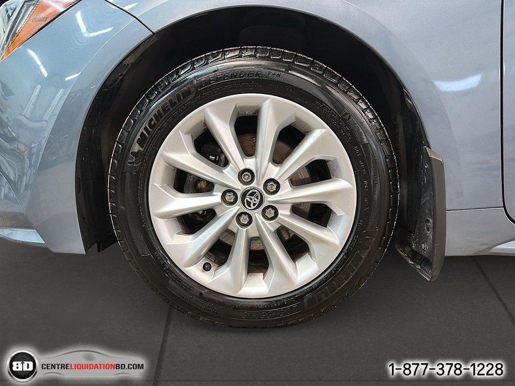 2020 Toyota Corolla XLE in Granby, Quebec - 9 - w1024h768px
