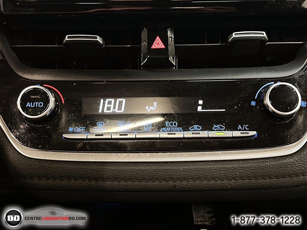 2020 Toyota Corolla XLE in Granby, Quebec - 16 - w1024h768px