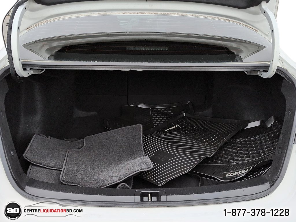 2020 Toyota Corolla in Granby, Quebec - 9 - w1024h768px