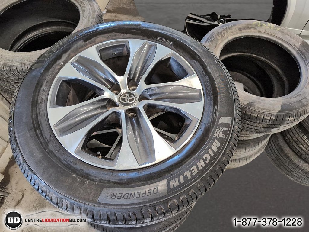 2020 Toyota Highlander XLE 8 PASSAGERS in Granby, Quebec - 11 - w1024h768px