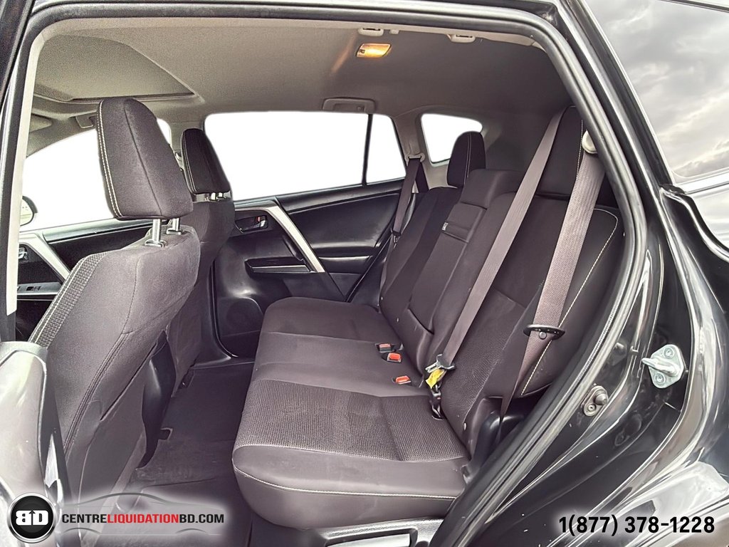 2017 Toyota RAV4 Hybrid XLE AWD TOIT OUVRANT in Granby, Quebec - 14 - w1024h768px