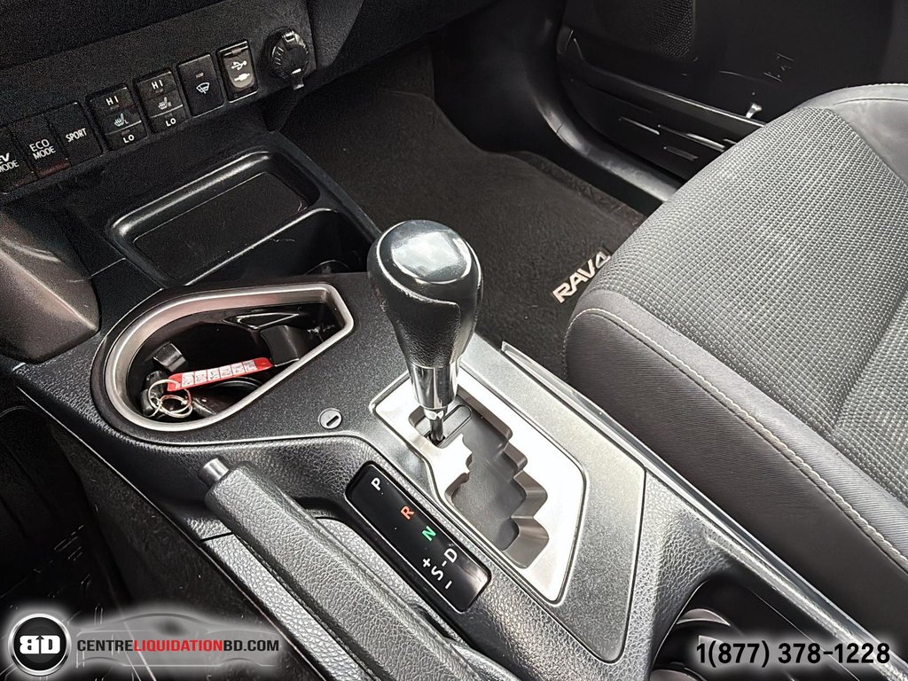 2017 Toyota RAV4 Hybrid XLE AWD TOIT OUVRANT in Granby, Quebec - 21 - w1024h768px