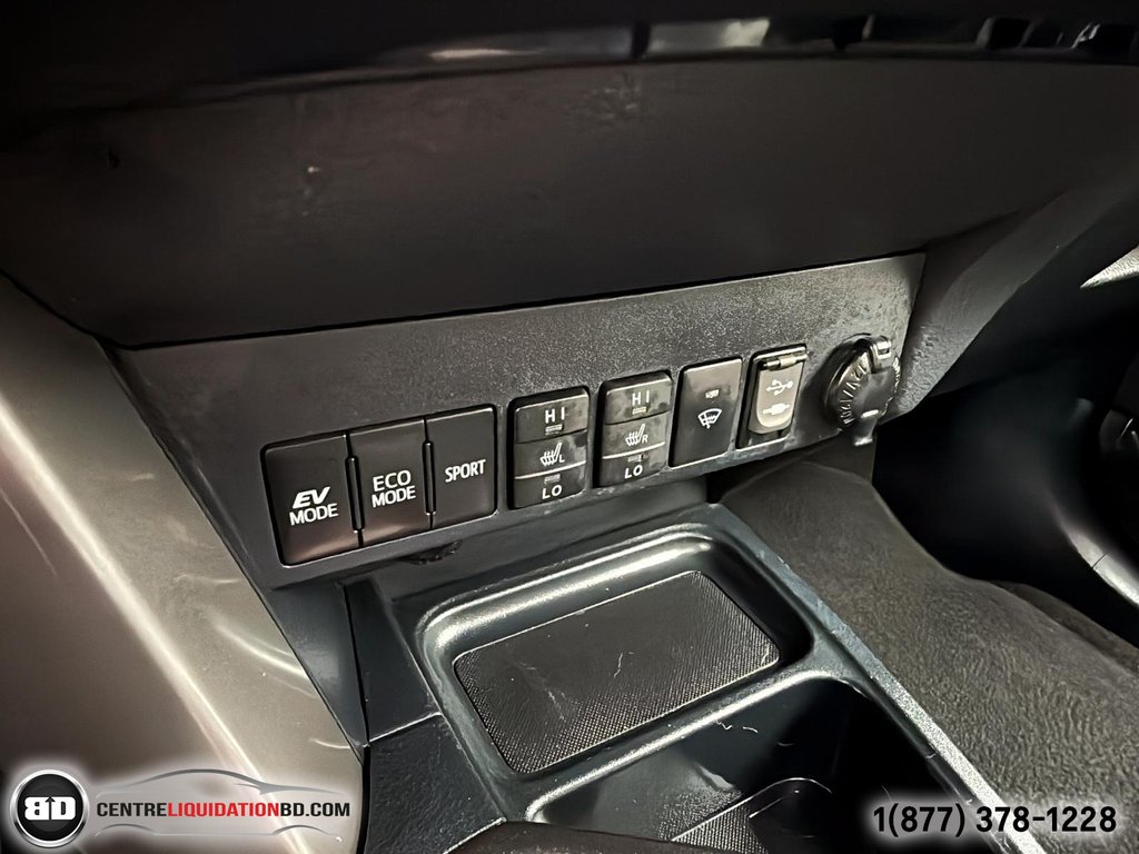 2017 Toyota RAV4 Hybrid XLE AWD TOIT OUVRANT in Granby, Quebec - 22 - w1024h768px