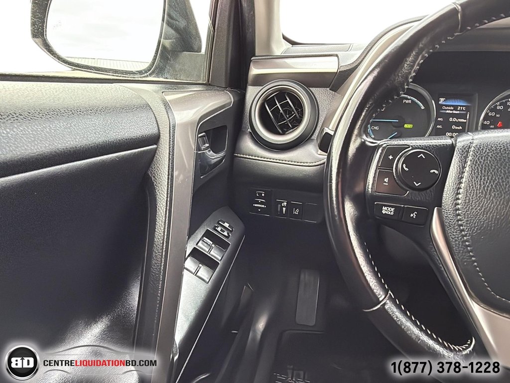 2017 Toyota RAV4 Hybrid XLE AWD TOIT OUVRANT in Granby, Quebec - 17 - w1024h768px