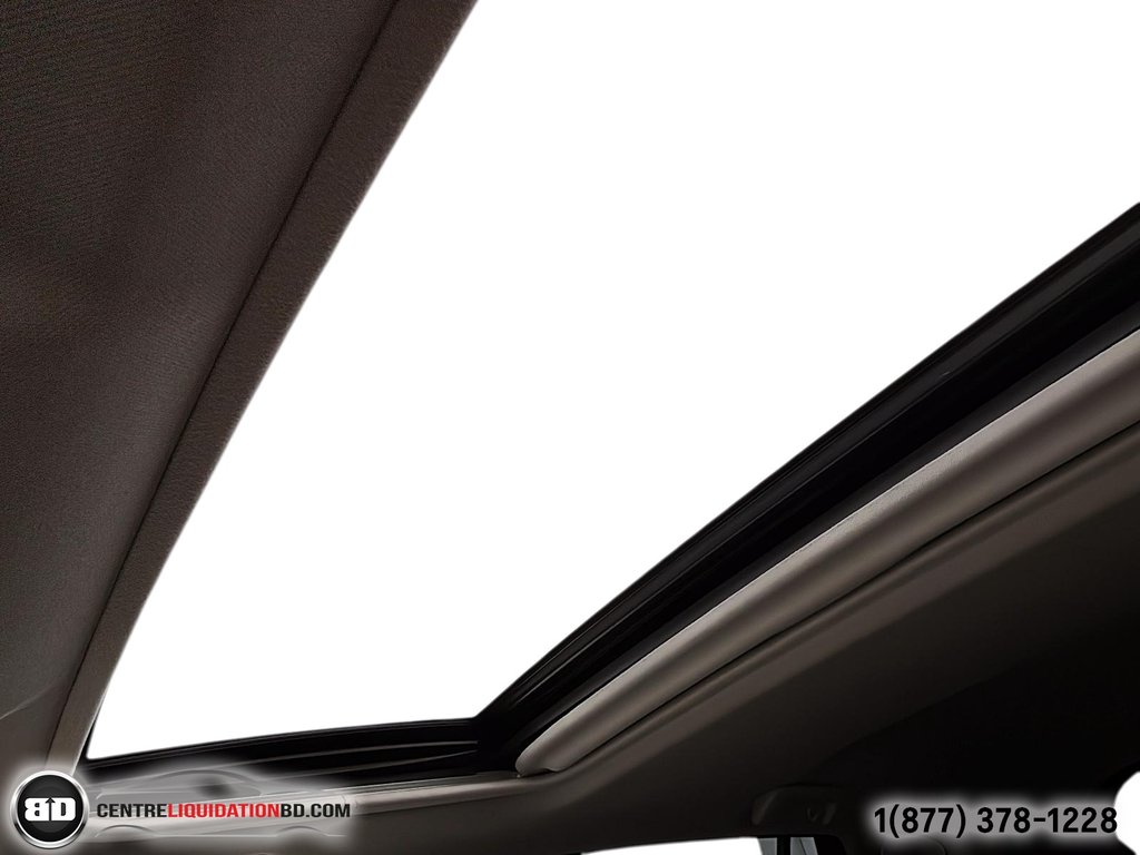 2017 Toyota RAV4 Hybrid XLE AWD TOIT OUVRANT in Granby, Quebec - 23 - w1024h768px