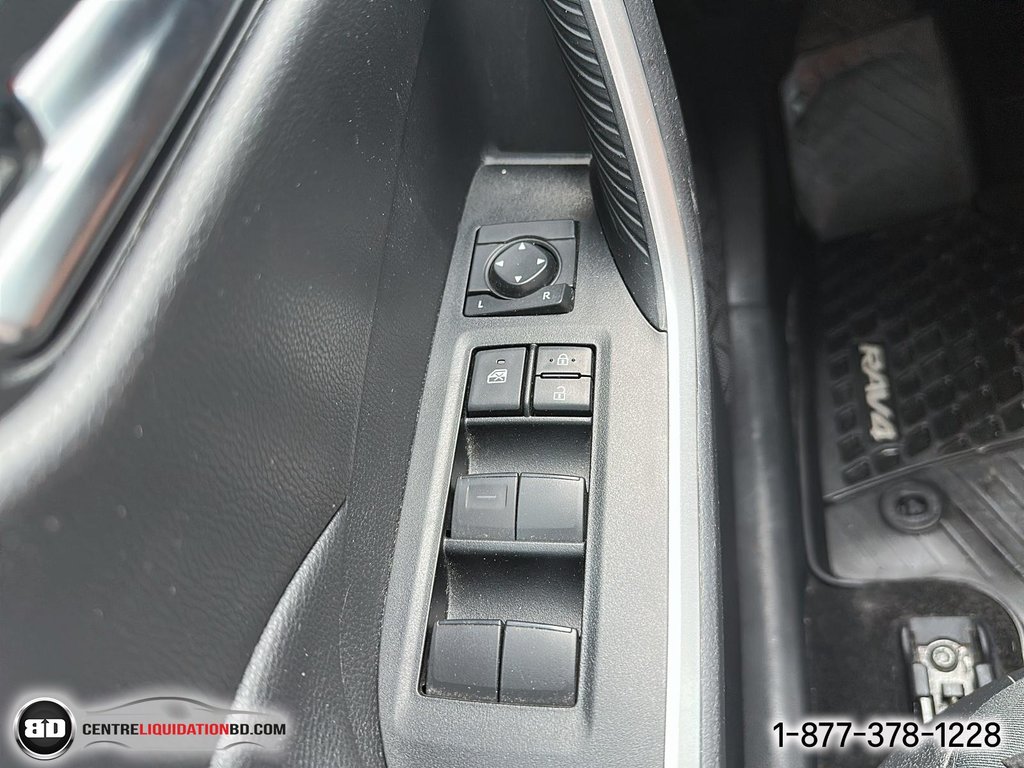 2021 Toyota RAV4 in Granby, Quebec - 14 - w1024h768px