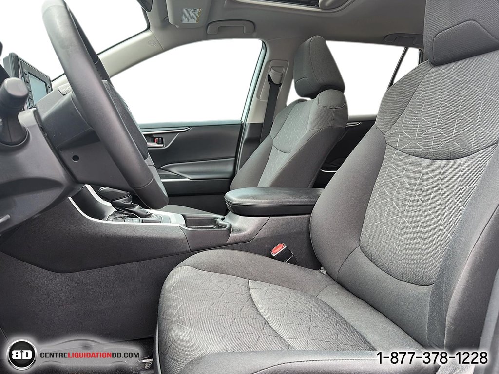 2021 Toyota RAV4 in Granby, Quebec - 11 - w1024h768px