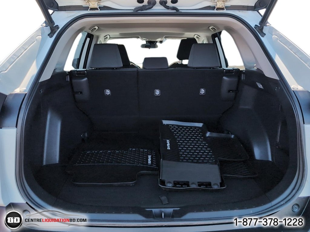 2021 Toyota RAV4 XLE in Granby, Quebec - 9 - w1024h768px