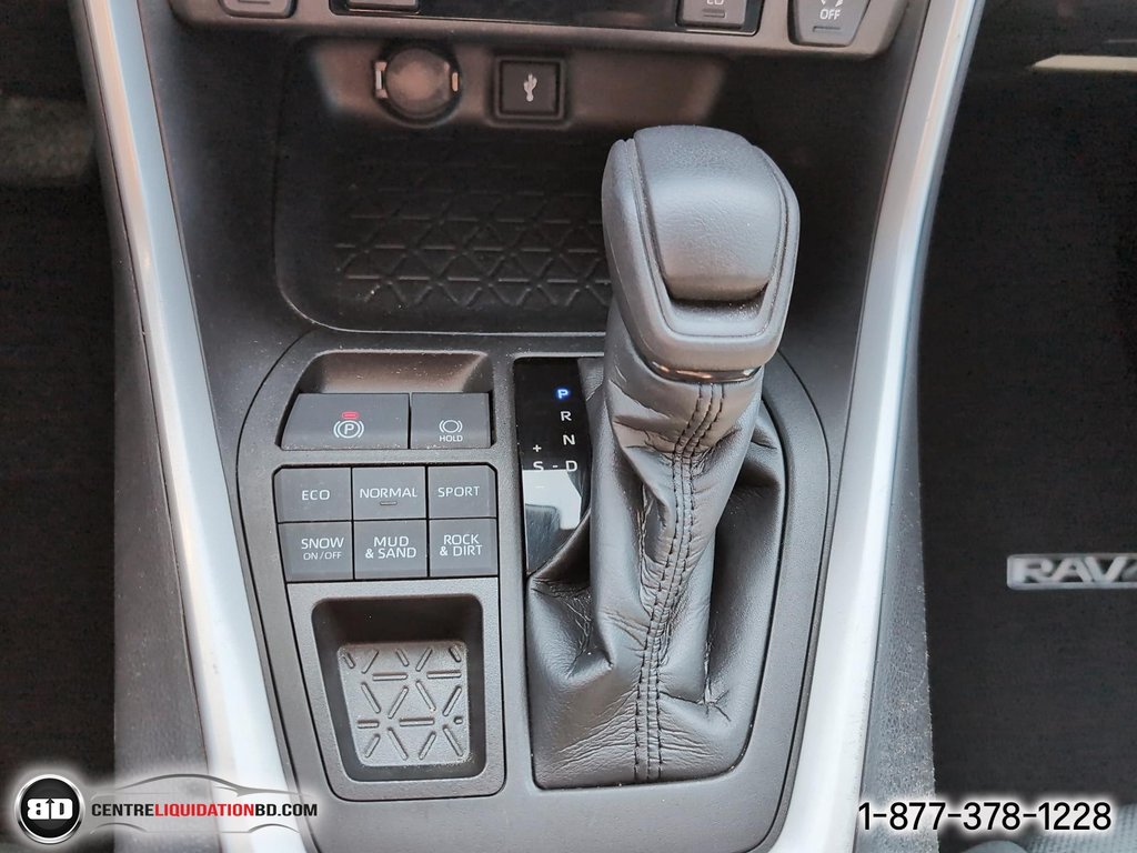 2021 Toyota RAV4 XLE in Granby, Quebec - 17 - w1024h768px