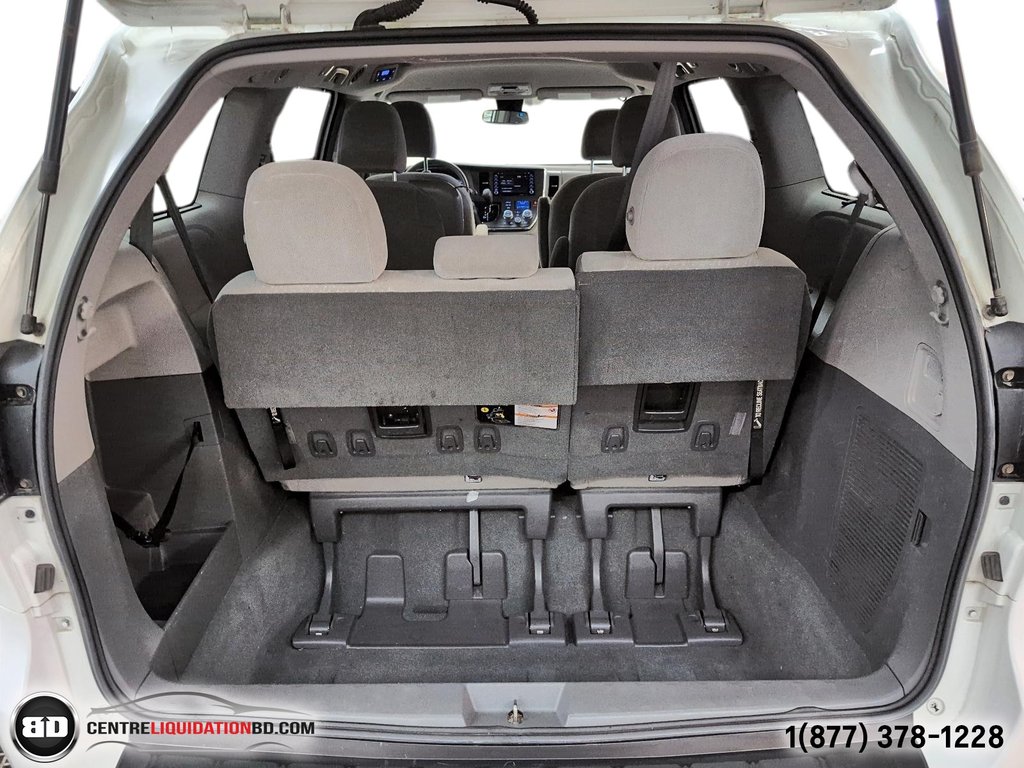 2019 Toyota Sienna LE in Granby, Quebec - 11 - w1024h768px