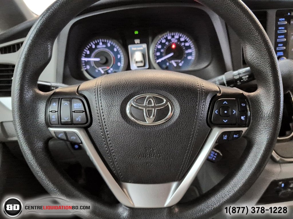 2019 Toyota Sienna LE in Granby, Quebec - 18 - w1024h768px