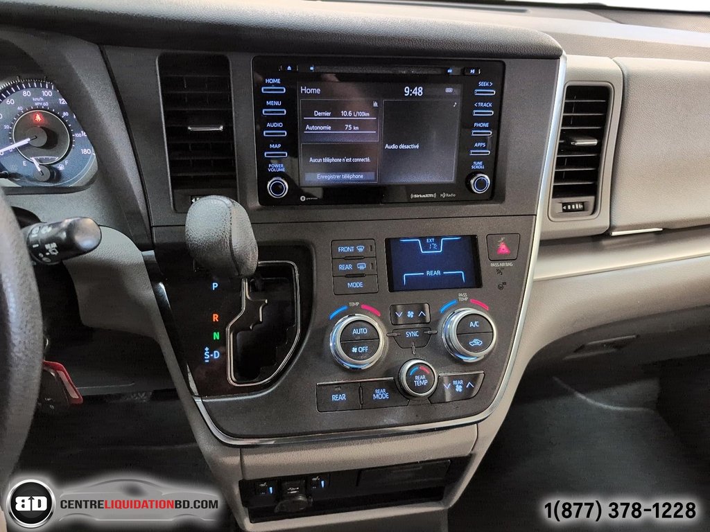 2019 Toyota Sienna LE in Granby, Quebec - 20 - w1024h768px