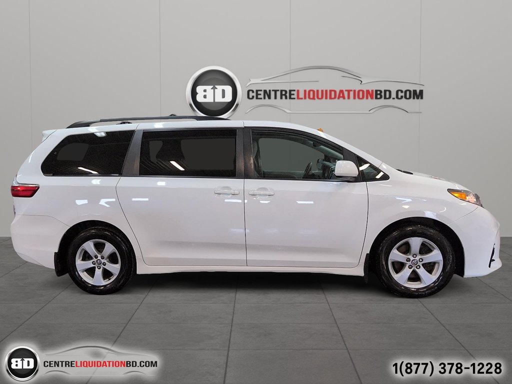 2019 Toyota Sienna LE in Granby, Quebec - 4 - w1024h768px