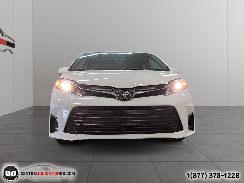 2019 Toyota Sienna LE in Granby, Quebec - 2 - w1024h768px