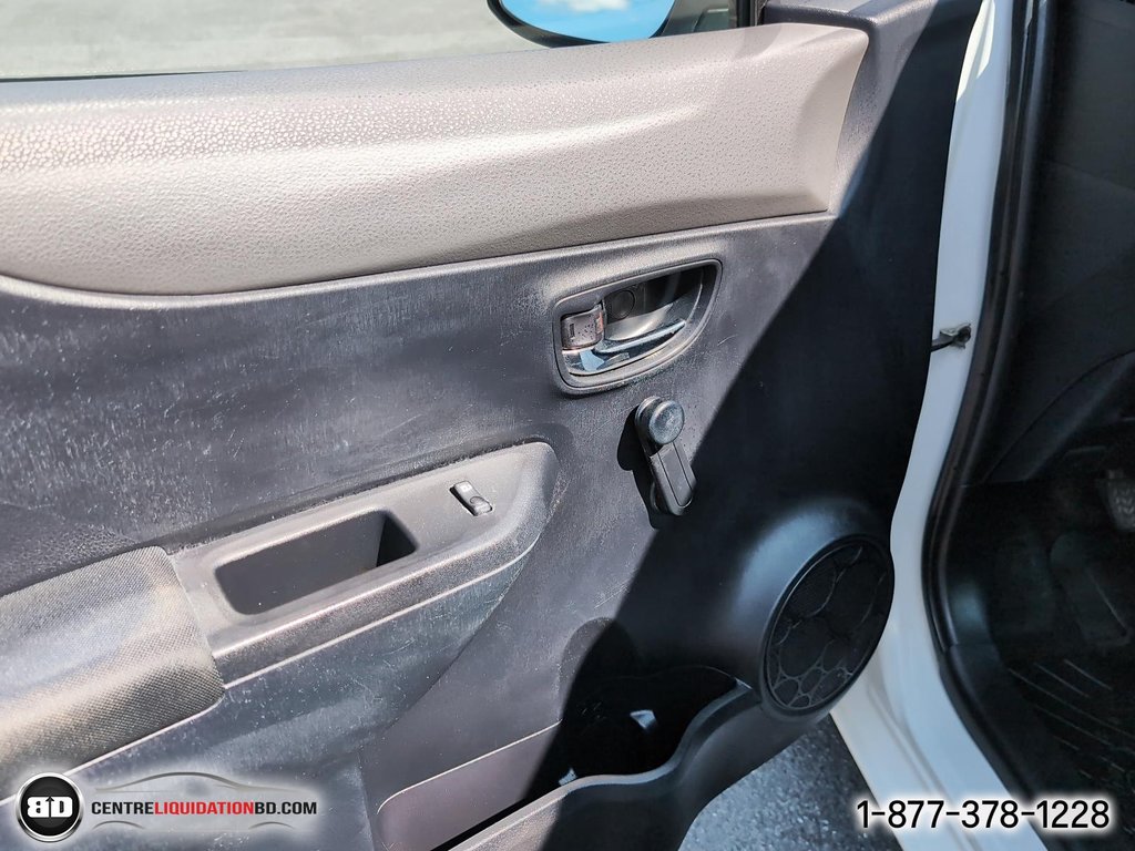 Toyota Yaris  2014 à Granby, Québec - 14 - w1024h768px
