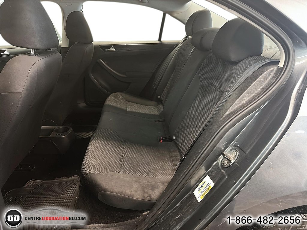 Volkswagen Jetta Sedan  2012 à Granby, Québec - 12 - w1024h768px