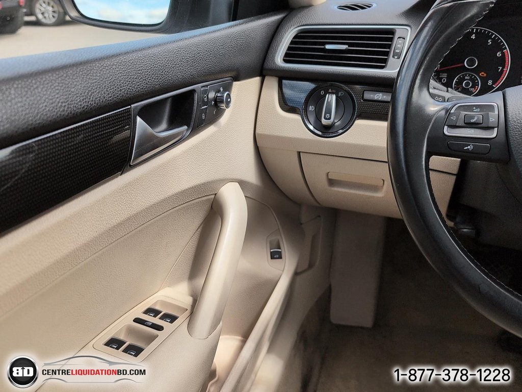 2013 Volkswagen Passat Highline in Granby, Quebec - 14 - w1024h768px