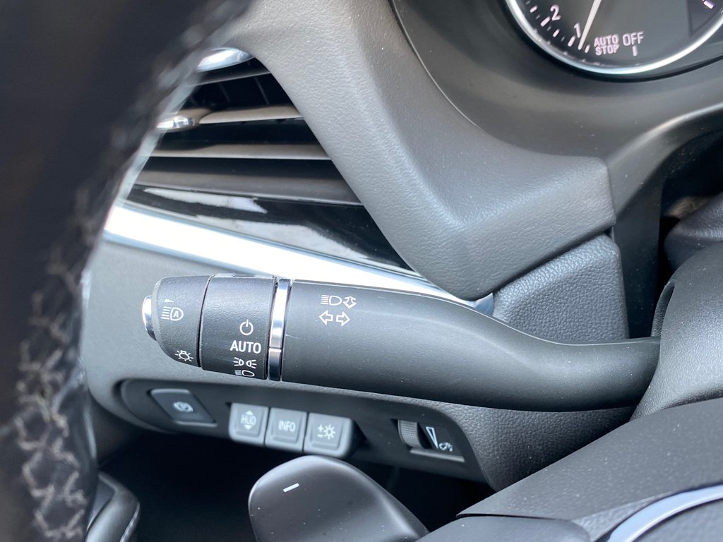 2022 Buick Enclave AVENIR | 7Pas | Roof | HtdWheel | Warranty to 2028 in Saint John, New Brunswick - 18 - w1024h768px