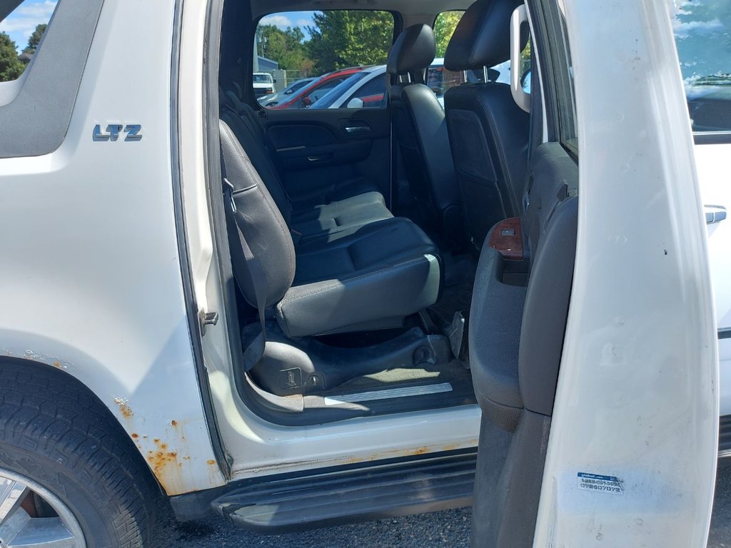 2010 Chevrolet Avalanche in Antigonish, Nova Scotia - 39 - w1024h768px
