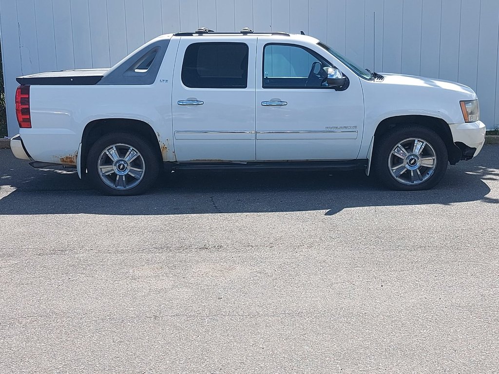 2010 Chevrolet Avalanche in Antigonish, Nova Scotia - 7 - w1024h768px