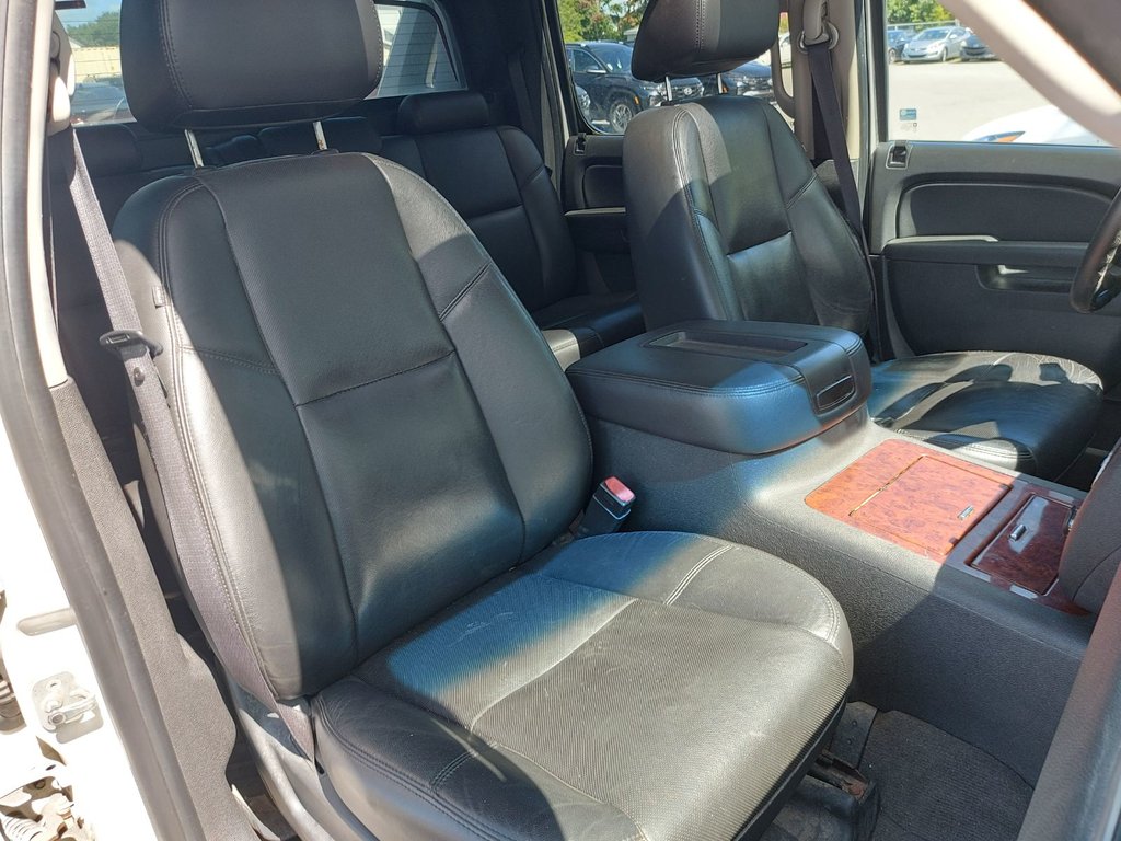 2010 Chevrolet Avalanche in Antigonish, Nova Scotia - 45 - w1024h768px