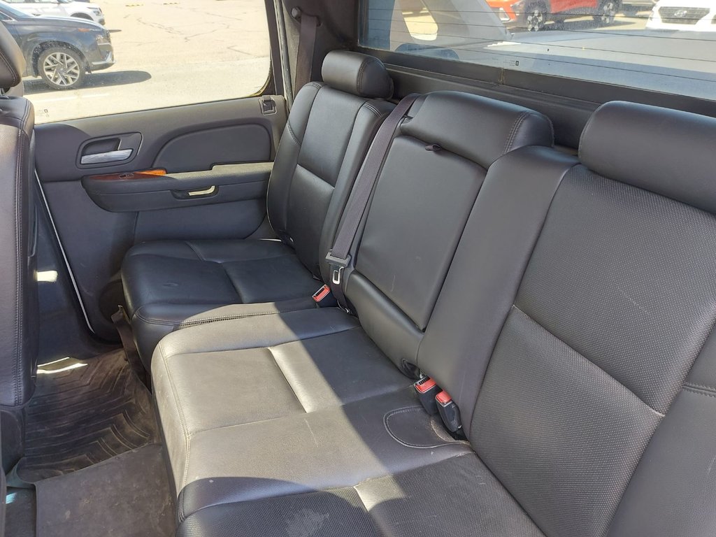 2010 Chevrolet Avalanche in Antigonish, Nova Scotia - 35 - w1024h768px