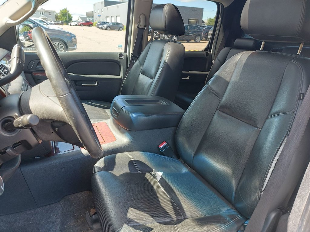 2010 Chevrolet Avalanche in Antigonish, Nova Scotia - 29 - w1024h768px