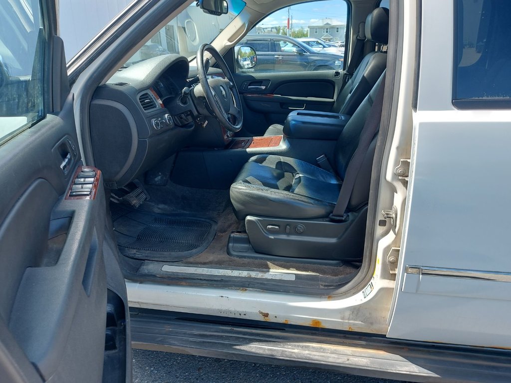 2010 Chevrolet Avalanche in Antigonish, Nova Scotia - 28 - w1024h768px