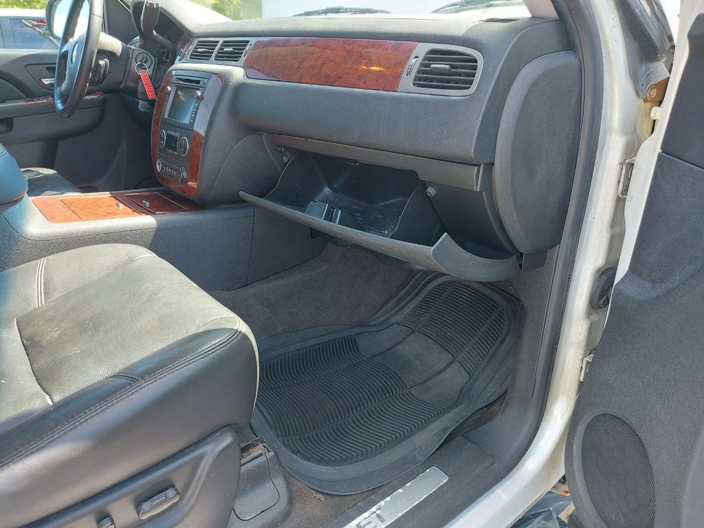 2010 Chevrolet Avalanche in Antigonish, Nova Scotia - 49 - w1024h768px