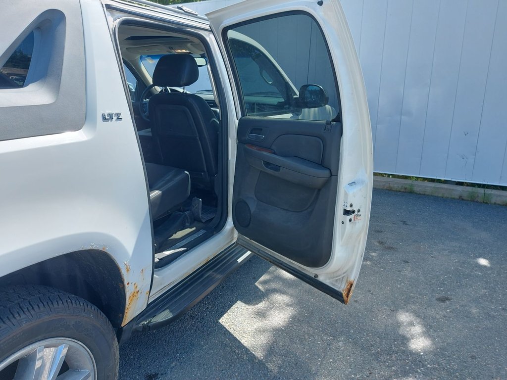 2010 Chevrolet Avalanche in Antigonish, Nova Scotia - 38 - w1024h768px