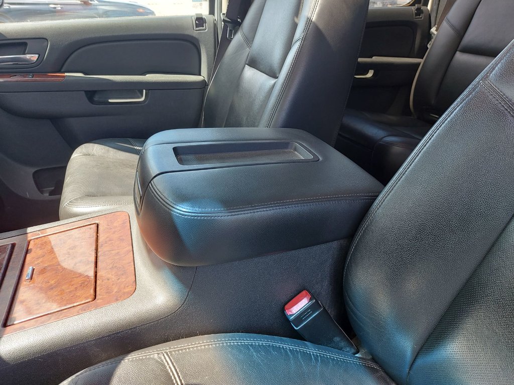 2010 Chevrolet Avalanche in Antigonish, Nova Scotia - 25 - w1024h768px