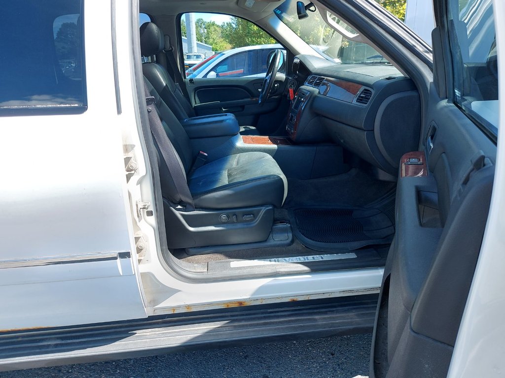 2010 Chevrolet Avalanche in Antigonish, Nova Scotia - 44 - w1024h768px