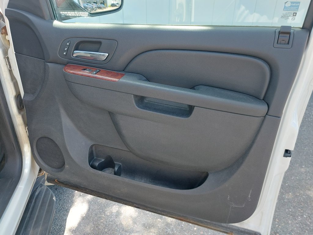 2010 Chevrolet Avalanche in Antigonish, Nova Scotia - 47 - w1024h768px