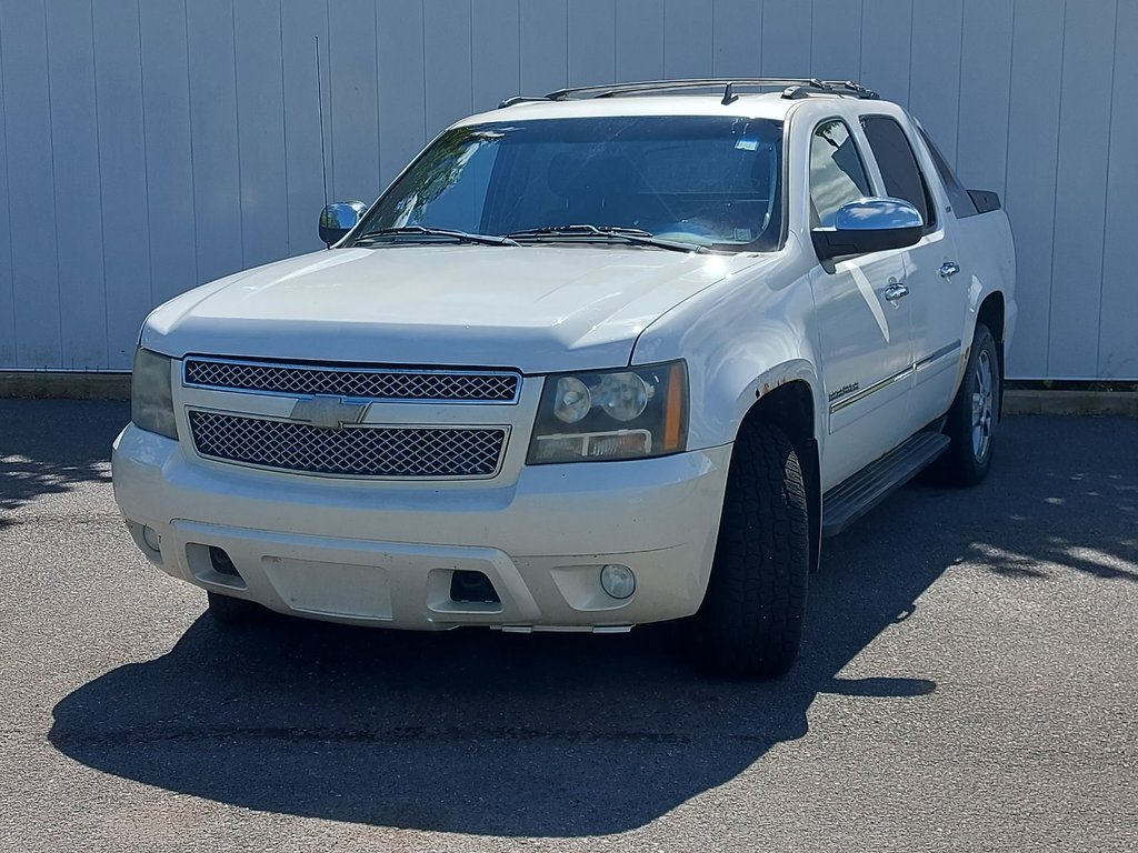 2010 Chevrolet Avalanche in Antigonish, Nova Scotia - 4 - w1024h768px